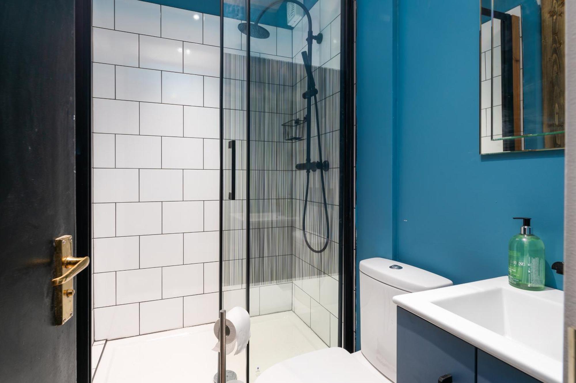 1br Stylish Flat By Hostarahomes, Near Liverpool Street, Prime Location, Sleeps Up To 4 * Londra
